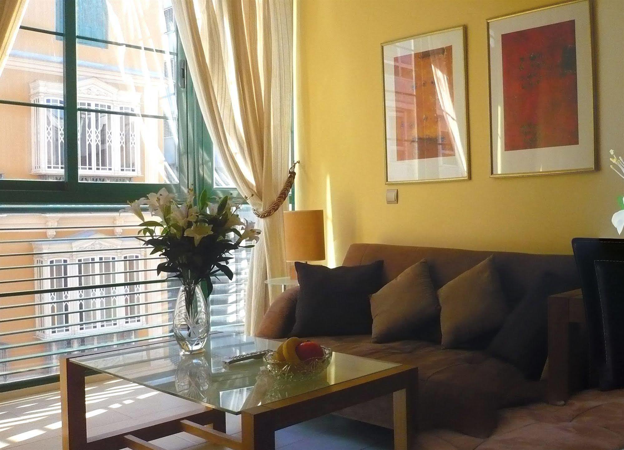 Apartamentos Suites Oficentro マラガ エクステリア 写真