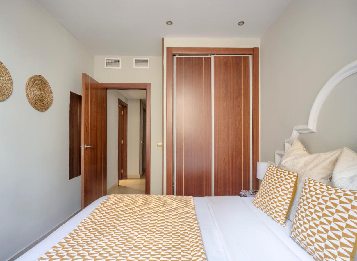 Apartamentos Suites Oficentro マラガ エクステリア 写真