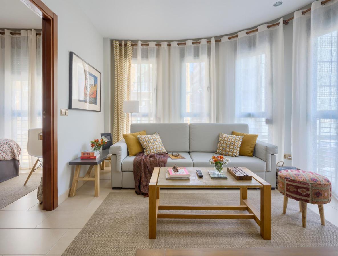 Apartamentos Suites Oficentro マラガ エクステリア 写真